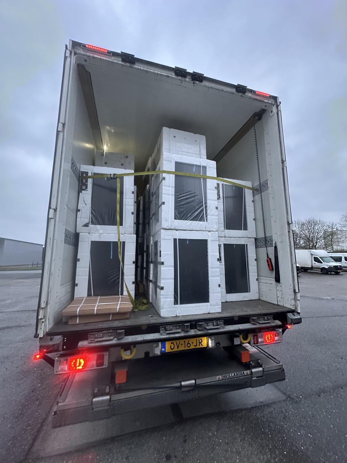 witgoed-geladen-distributie